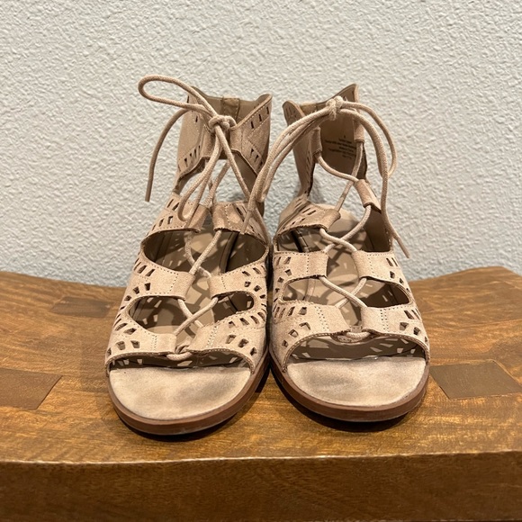 Mossimo Heels - Picture 2 of 6